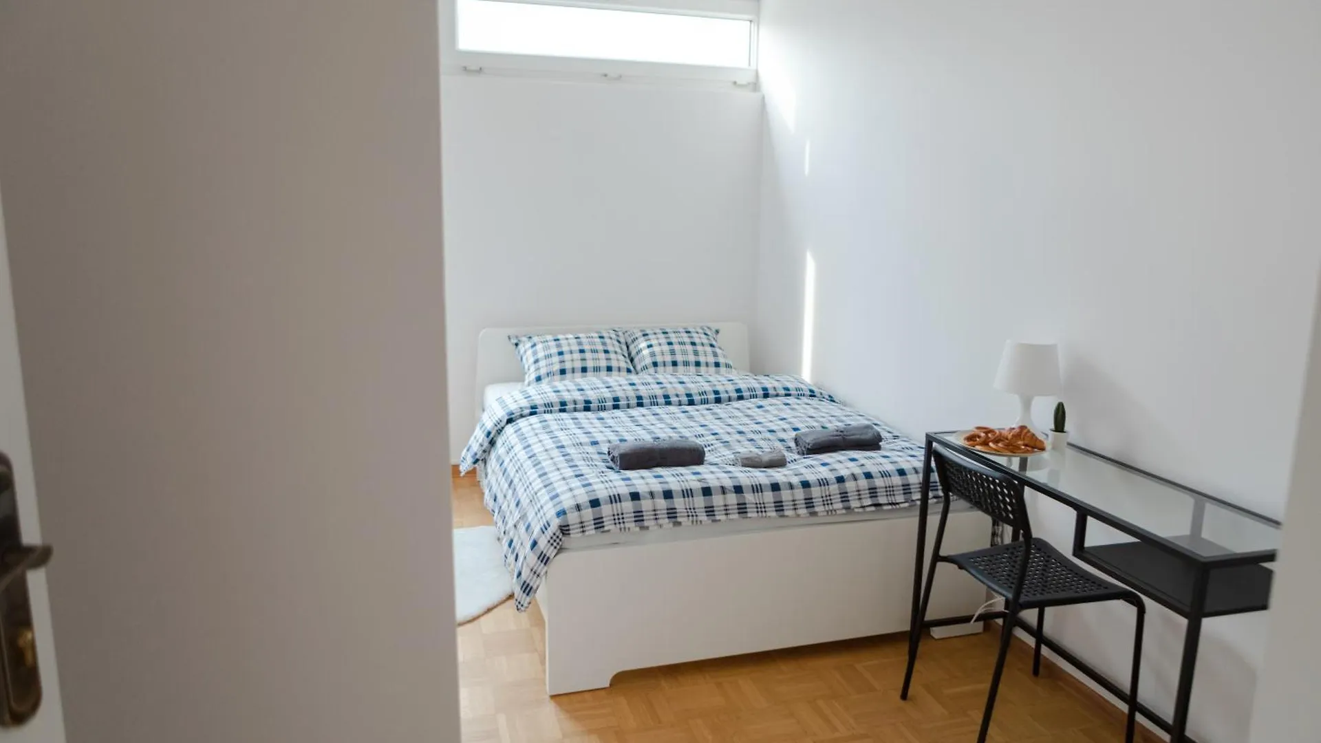 Wow Rooms Warsaw 0*,  Poland